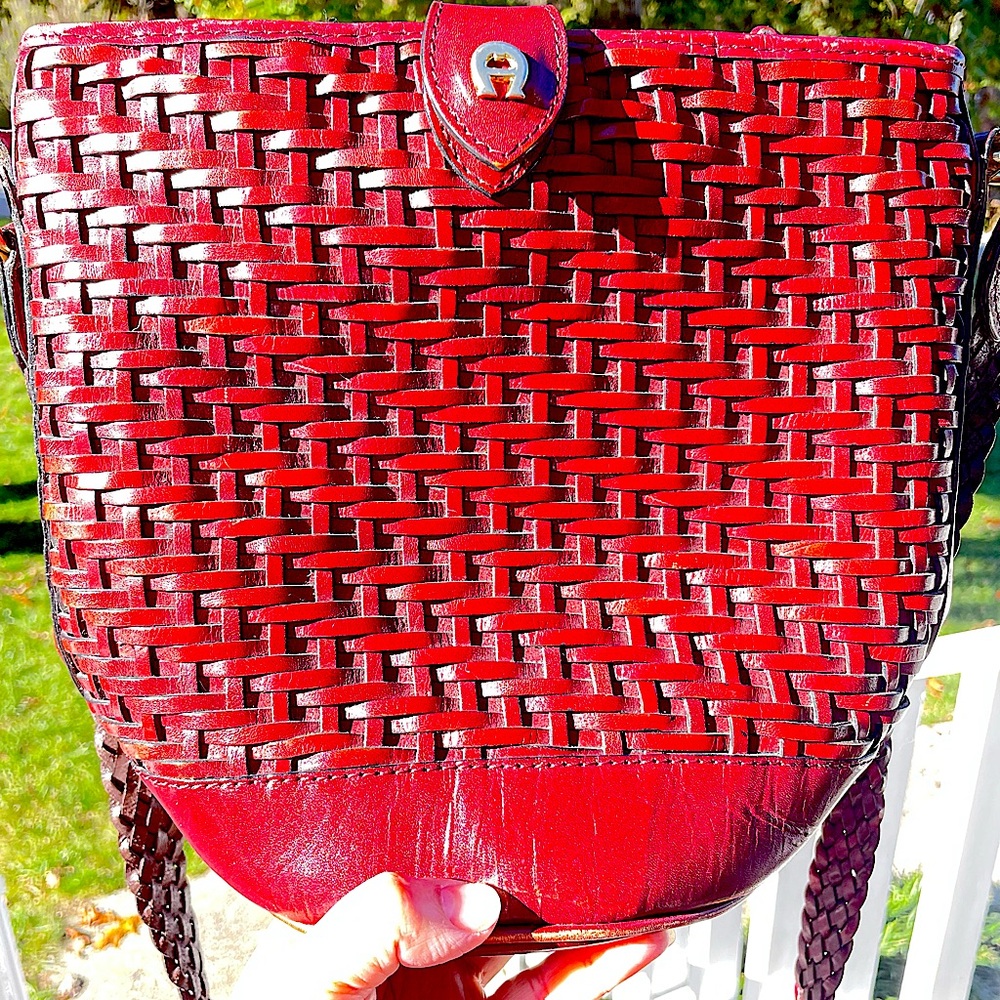 Étienne Aigner Vintage Woven Bucket Purse. Excellent condition